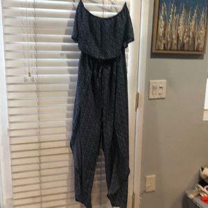 Wild Honey romper with wide legs open with slits on the sides! Gorgeous